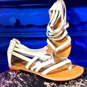 ❤️🧡💛 NWT adorable strappy sandals